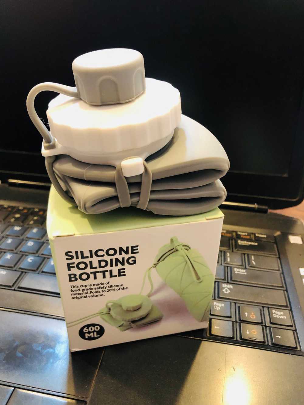 600ml foldable silicone water bottle expanded and filled with water